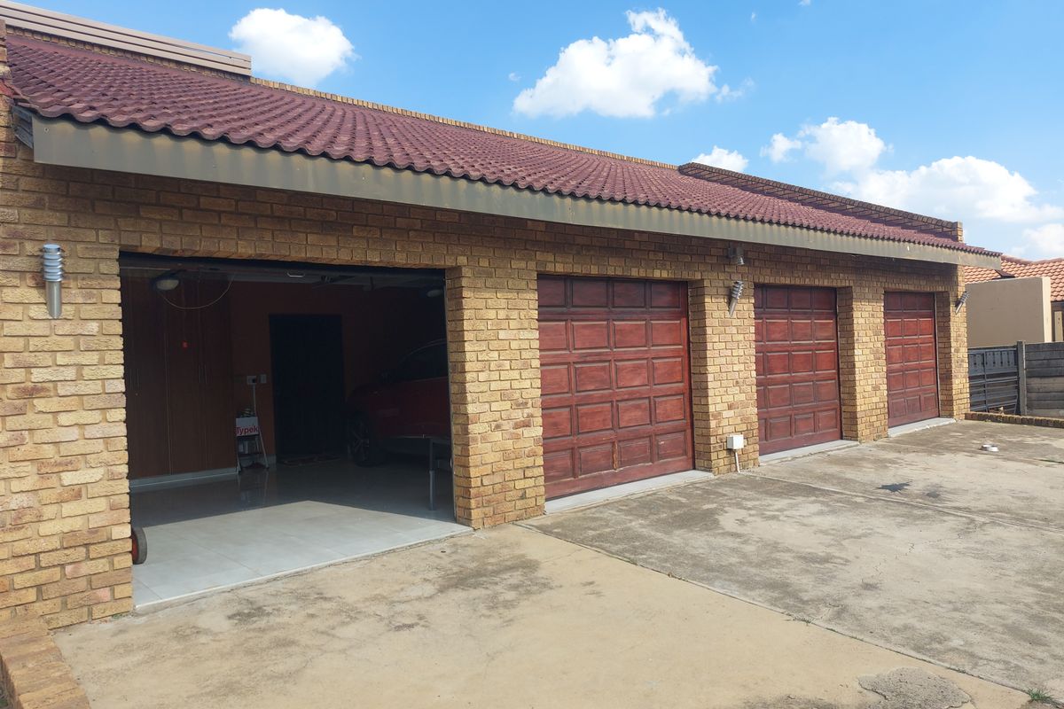 A home where community meets comfort - Photo 2