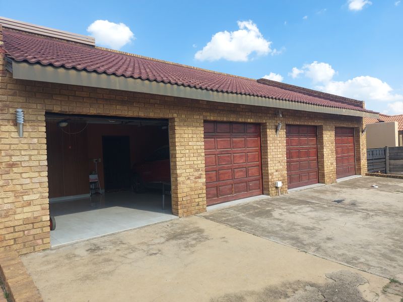 A home where community meets comfort - Photo 2