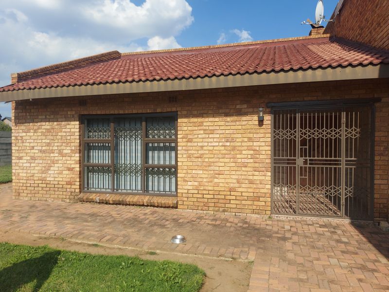 A home where community meets comfort - Photo 3