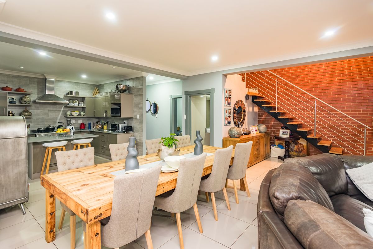 Luxury, Space  and Comfort in a Prestigious Secure Complex - Photo 3