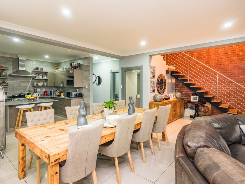 Luxury, Space  and Comfort in a Prestigious Secure Complex - Photo 3