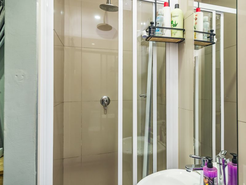 Luxury, Space  and Comfort in a Prestigious Secure Complex - Photo 7