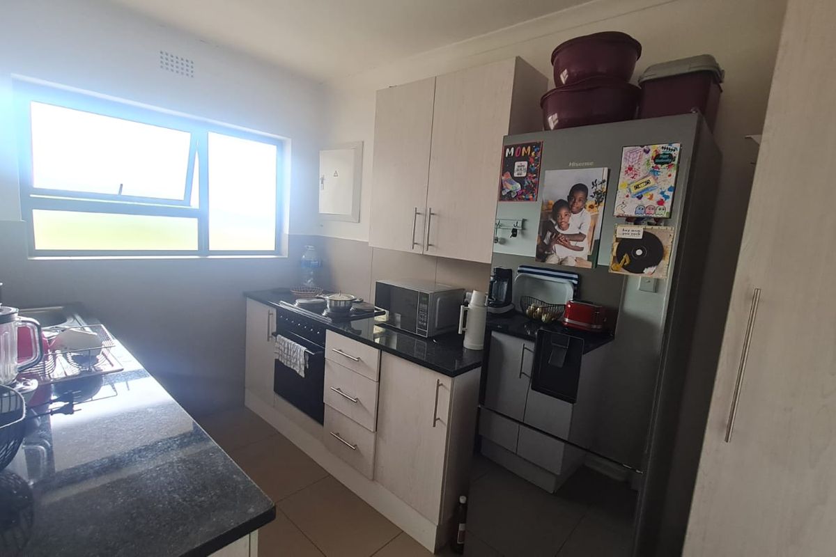 Spacious Living in Edenvale Central - Photo 5