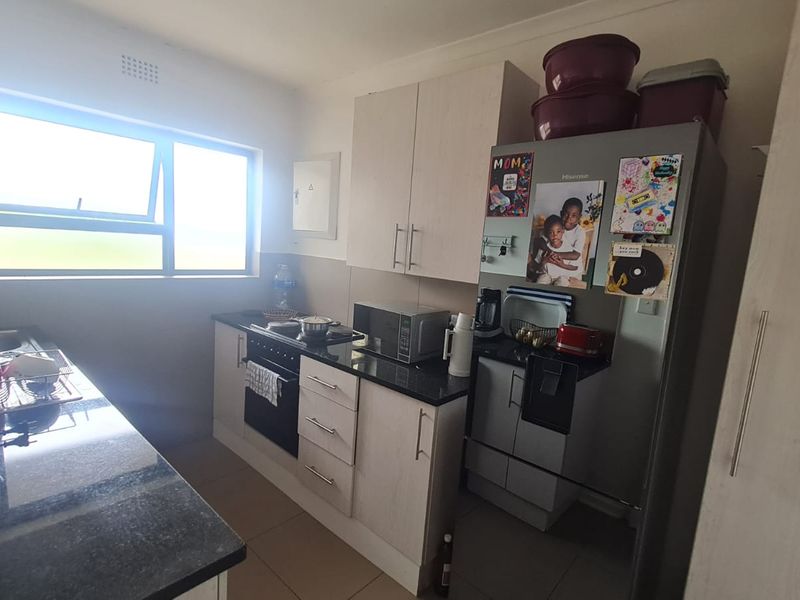 Spacious Living in Edenvale Central - Photo 5