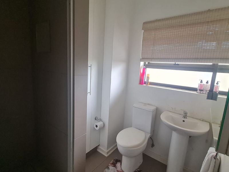 Spacious Living in Edenvale Central - Photo 9