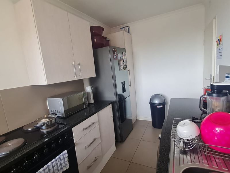 Spacious Living in Edenvale Central - Photo 6