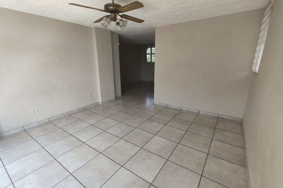 3 Spacious bedrooms with open-plan living and dining area, located in a secure, well-managed complex - Photo 4