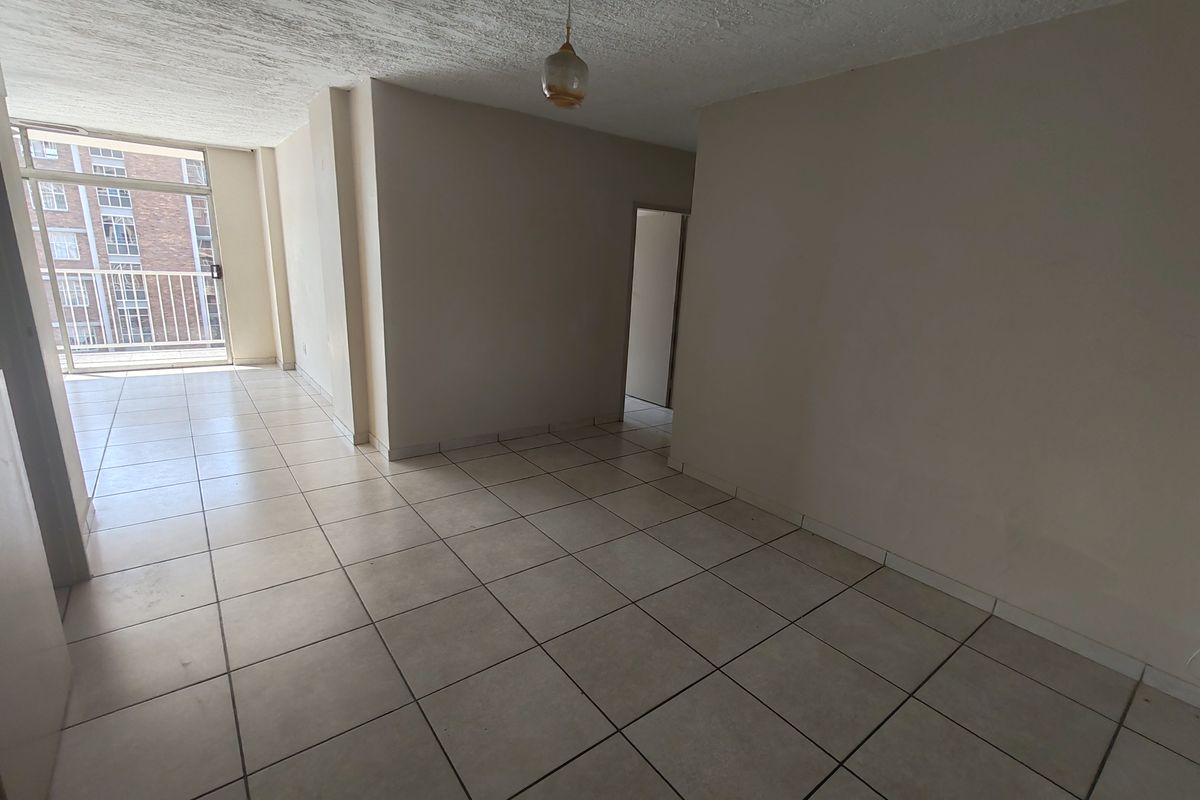 3 Spacious bedrooms with open-plan living and dining area, located in a secure, well-managed complex - Photo 3