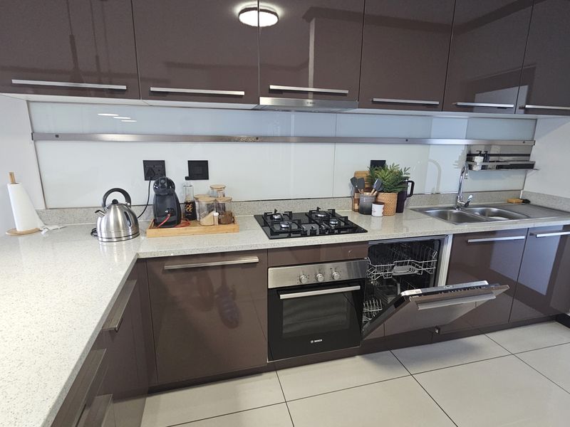 Don't Miss Out! - Immaculate 3 bedroom Apartment In Carlswald - Photo 5