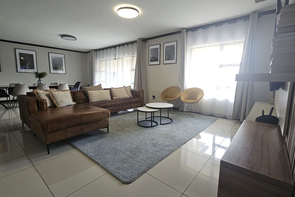 Don't Miss Out! - Immaculate 3 bedroom Apartment In Carlswald - Photo 2