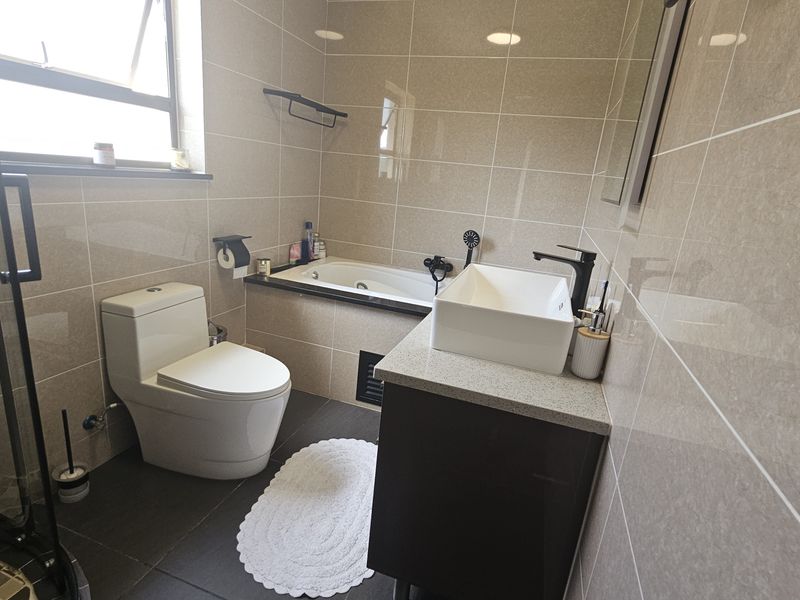 Don't Miss Out! - Immaculate 3 bedroom Apartment In Carlswald - Photo 9