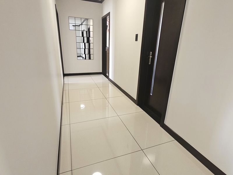 Don't Miss Out! - Immaculate 3 bedroom Apartment In Carlswald - Photo 7