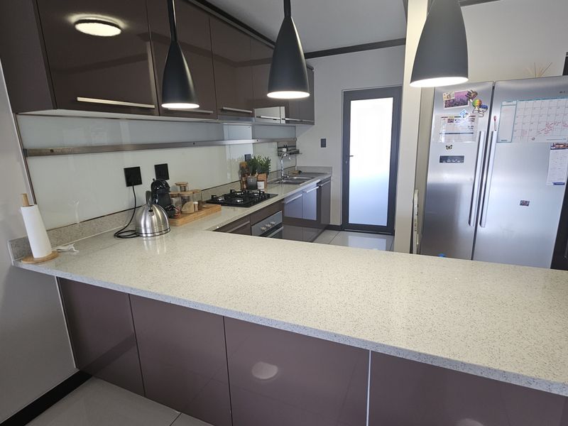 Don't Miss Out! - Immaculate 3 bedroom Apartment In Carlswald - Photo 4