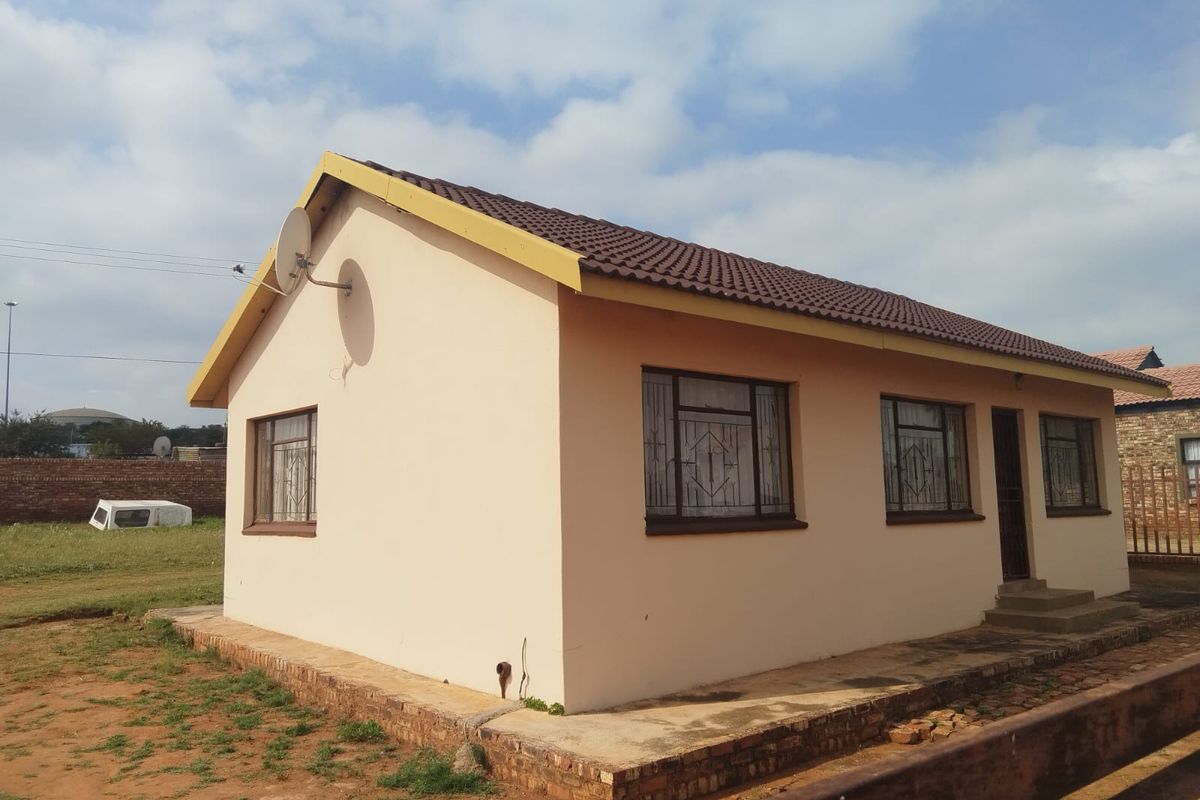 3 Bedroom Home - Photo 4