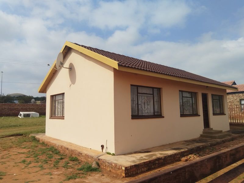 3 Bedroom Home - Photo 4