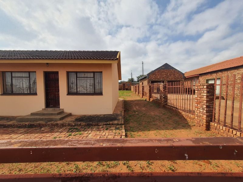 3 Bedroom Home - Photo 2