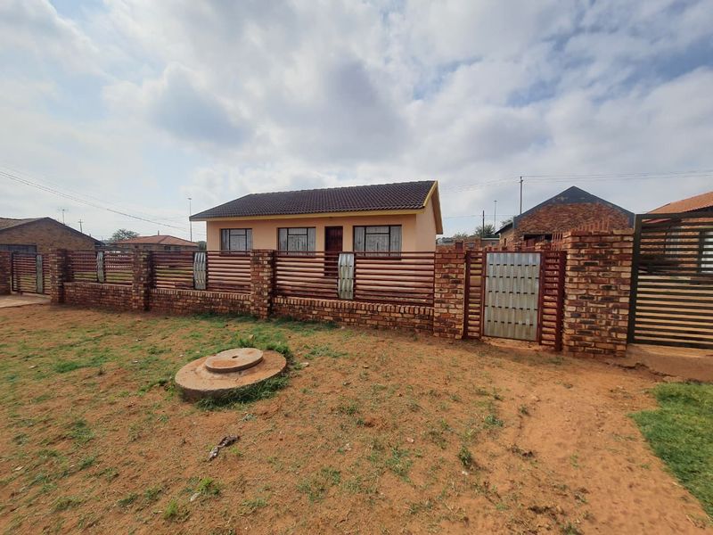 3 Bedroom Home - Photo 3