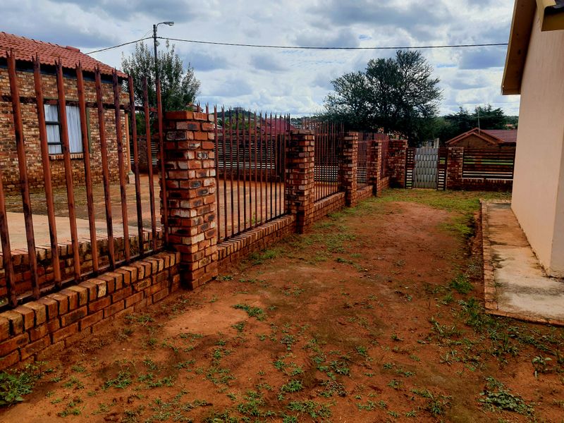 3 Bedroom Home - Photo 9