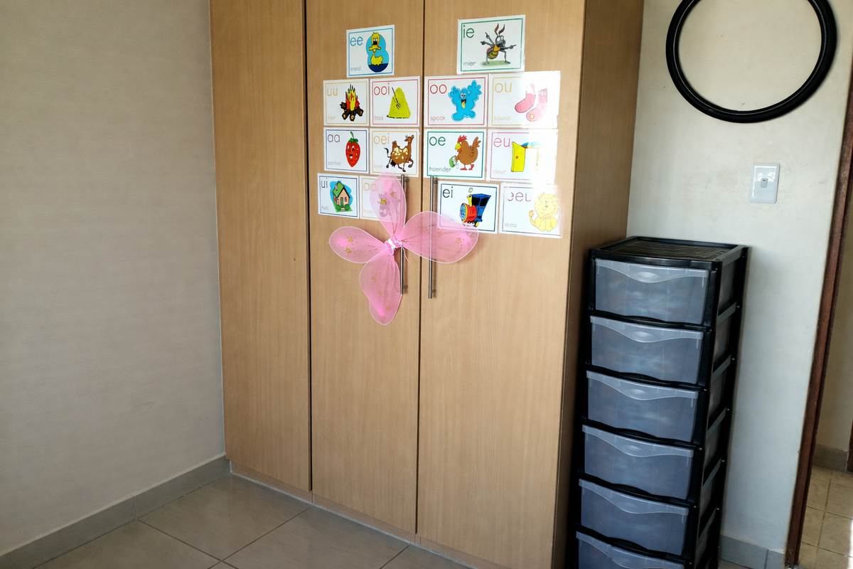 Comfortable 3-Bedroom Townhouse in Secure Complex - Photo 5