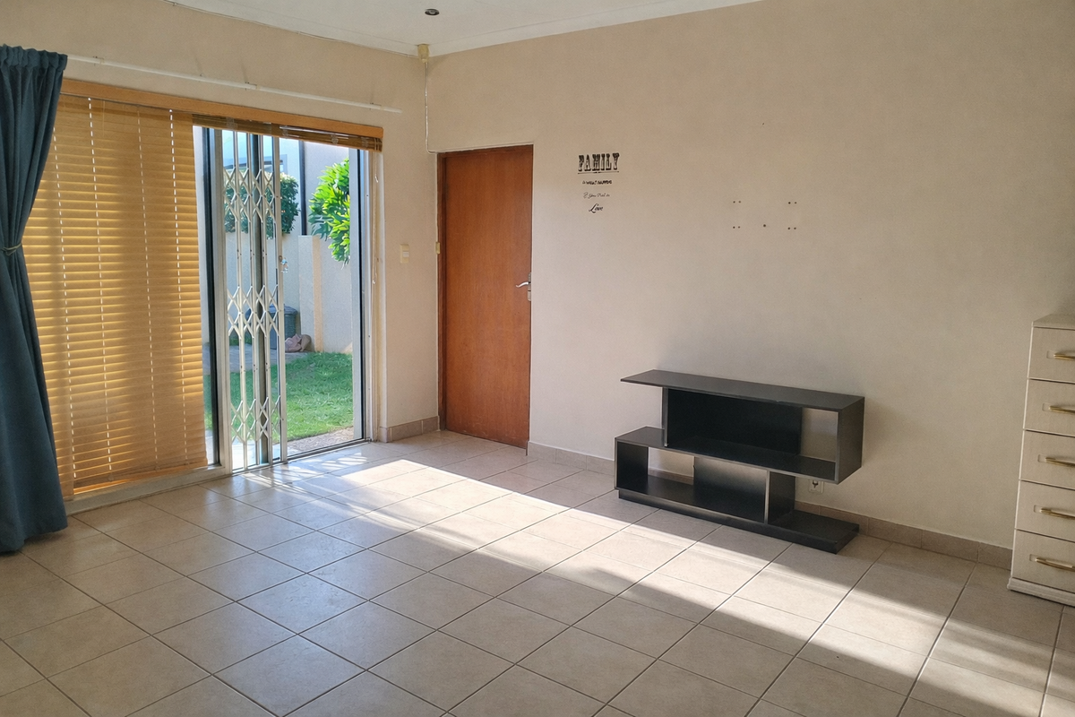 Comfortable 3-Bedroom Townhouse in Secure Complex - Photo 2