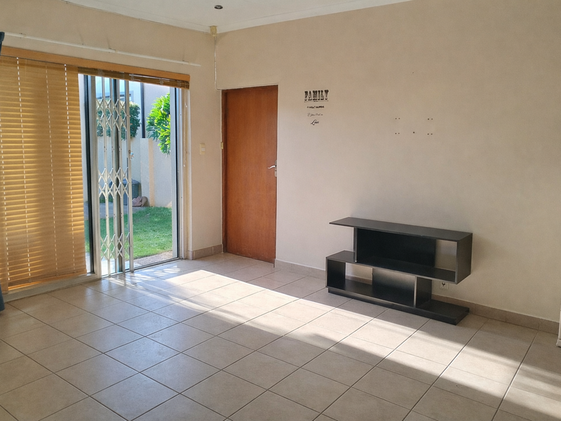 Comfortable 3-Bedroom Townhouse in Secure Complex - Photo 2