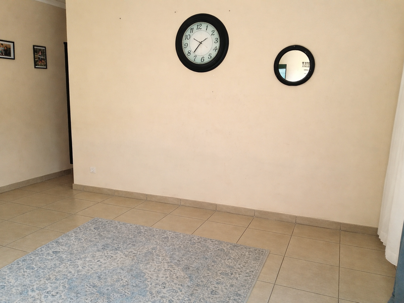 Comfortable 3-Bedroom Townhouse in Secure Complex - Photo 3