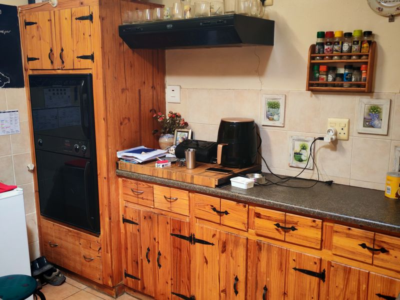 Spacious Family Home with Loads of Potential - Photo 10