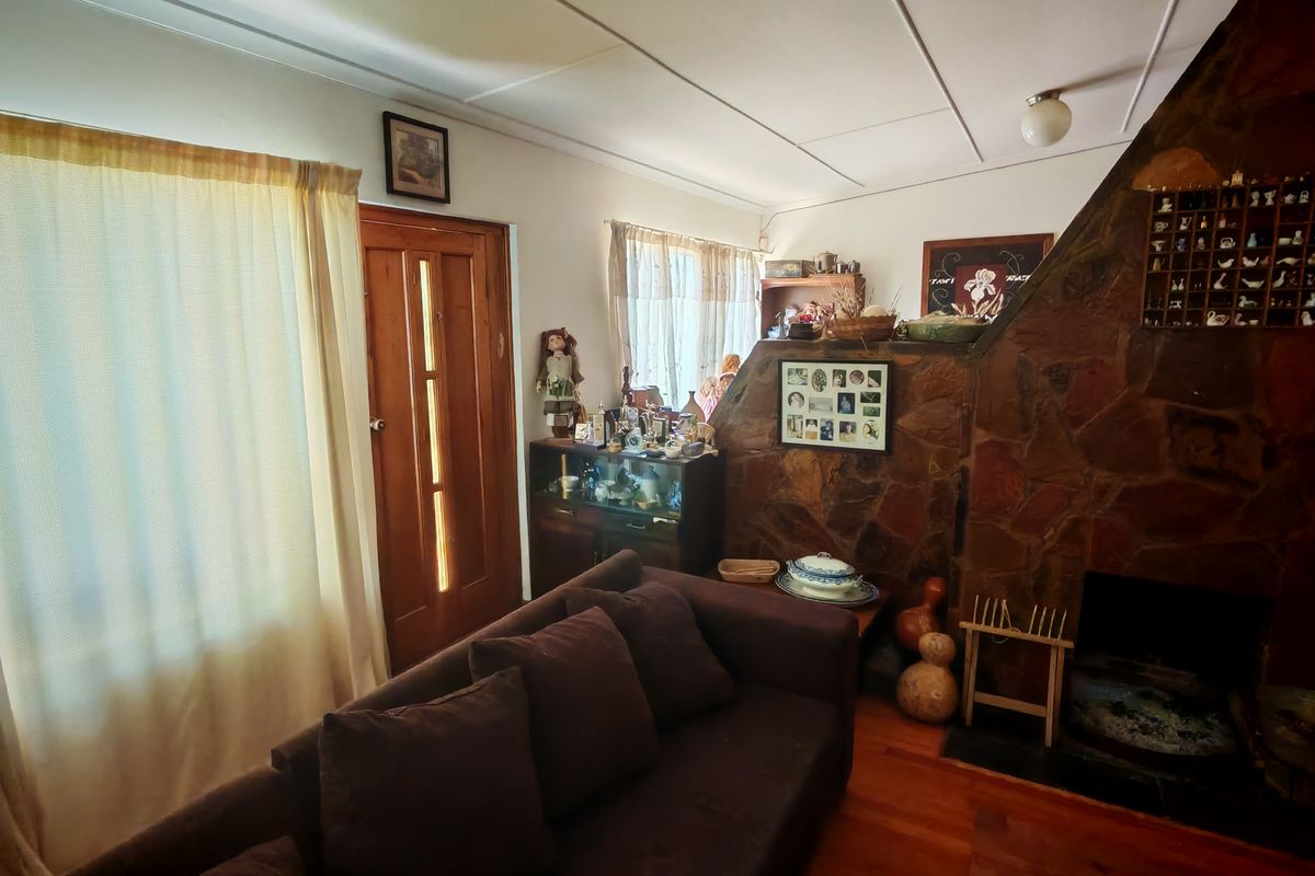 Spacious Family Home with Loads of Potential - Photo 5