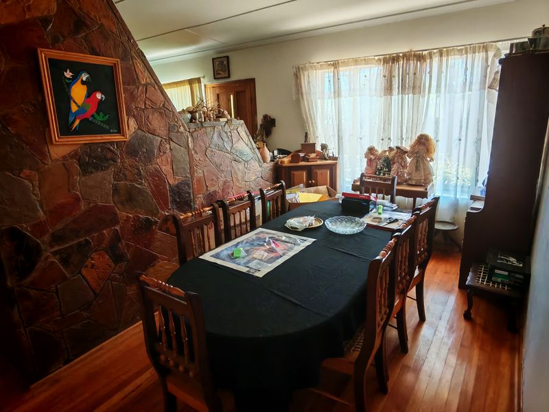 Spacious Family Home with Loads of Potential - Photo 7