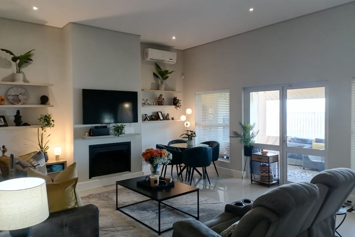 Charming 3-Bedroom Home with Stunning Views - Photo 3