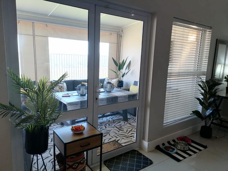 Charming 3-Bedroom Home with Stunning Views - Photo 9