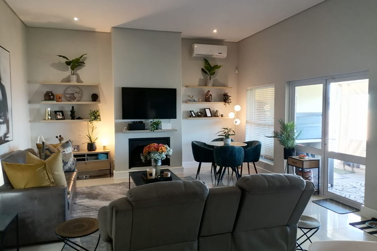 Charming 3-Bedroom Home with Stunning Views - Photo 4