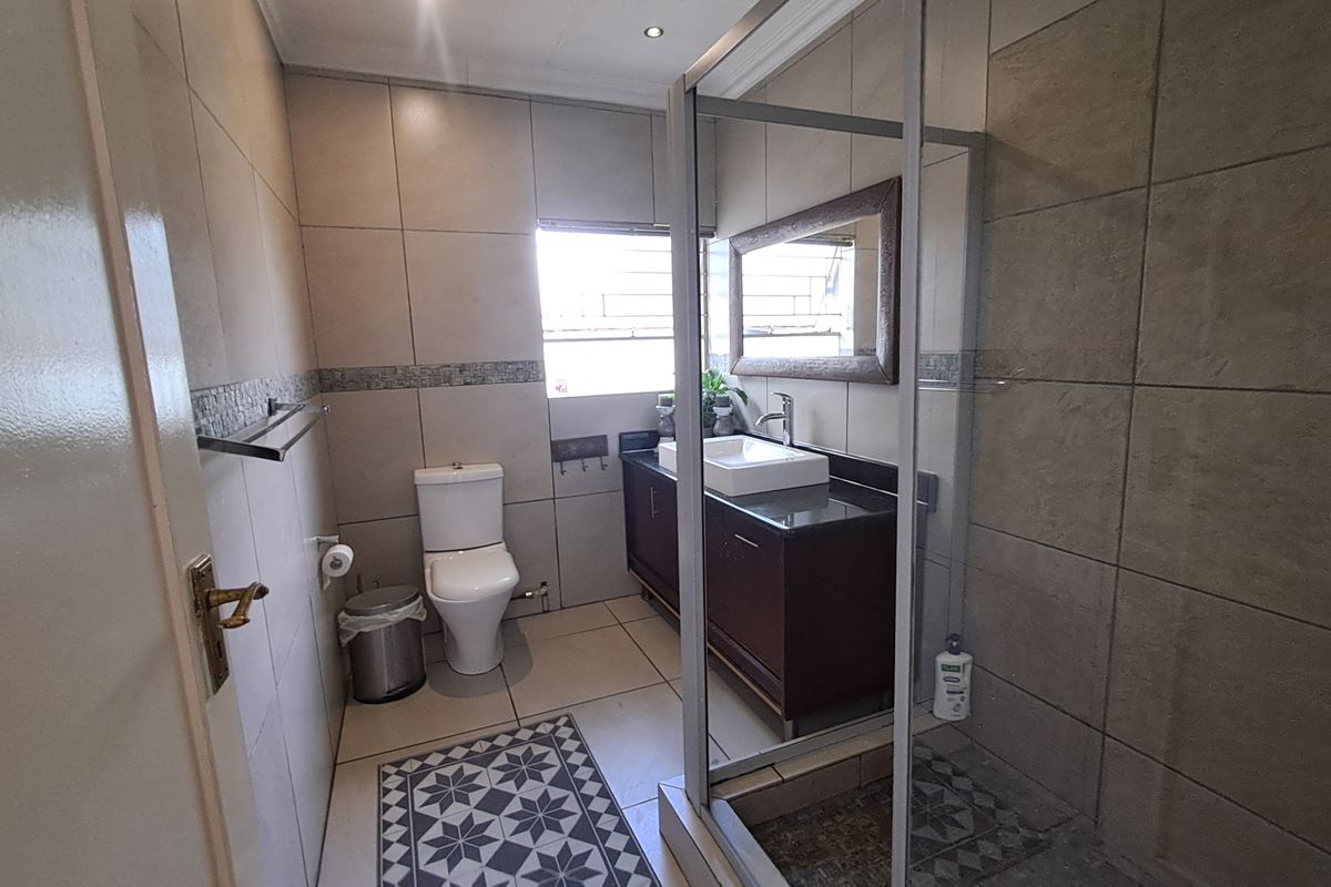 Freehold For Sale In Leandra - Photo 5