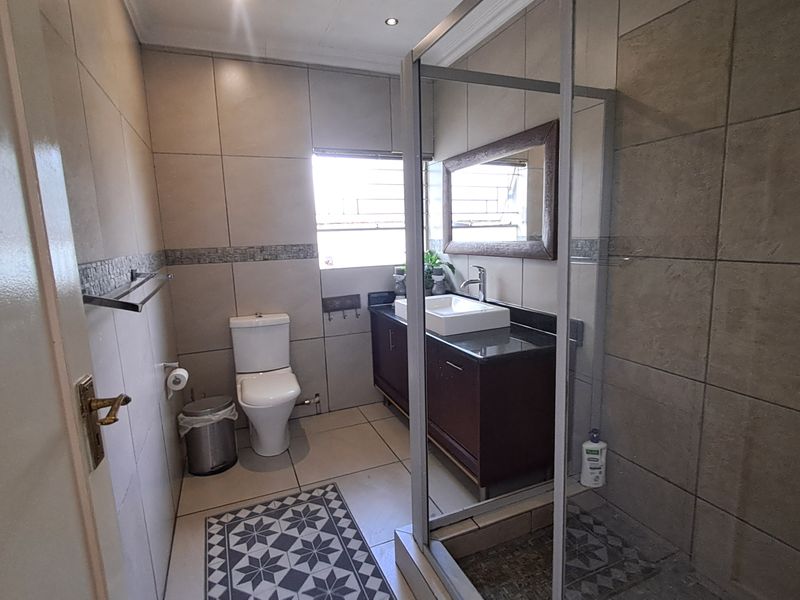 Freehold For Sale In Leandra - Photo 5