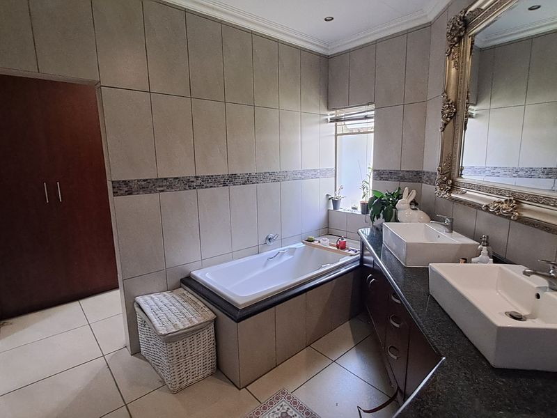 Freehold For Sale In Leandra - Photo 7