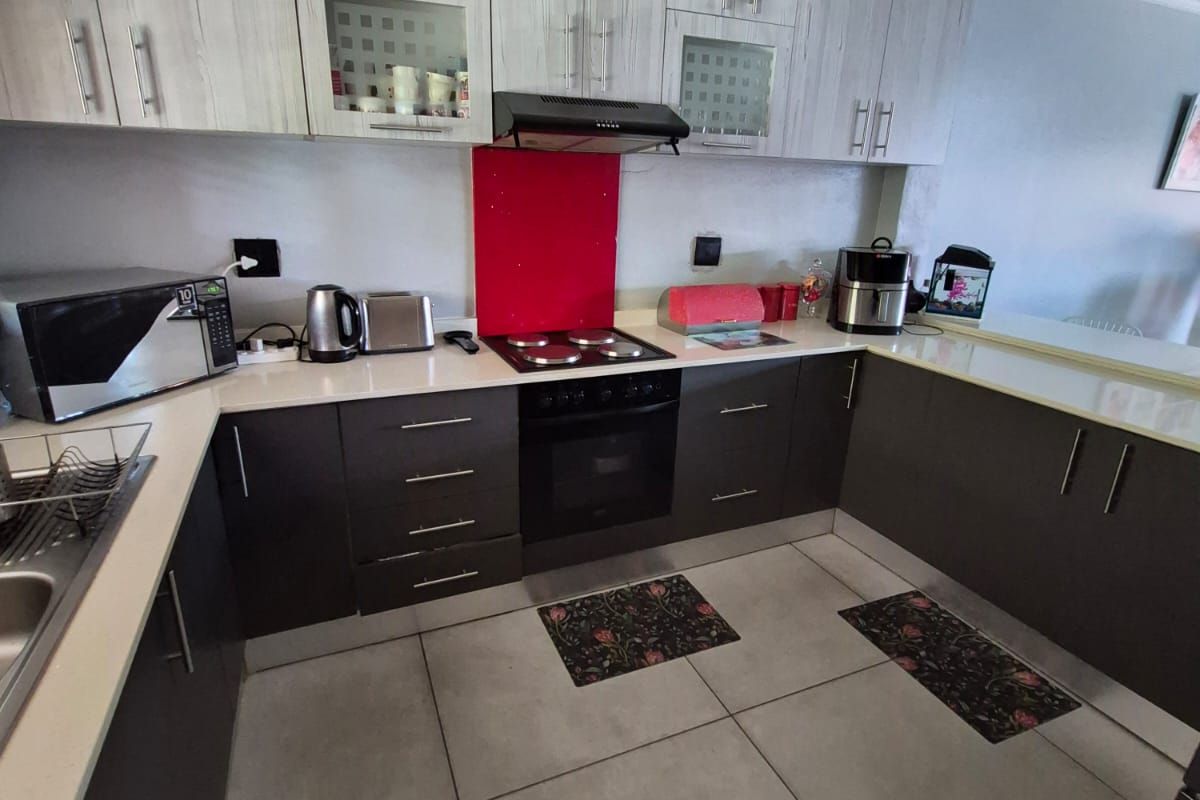 Modern And Spacious Living In Secure Brighton Beach Duplex - Photo 5