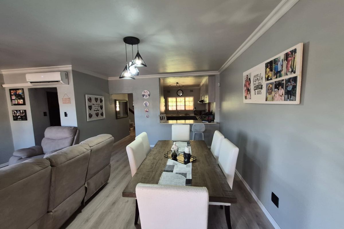 Modern And Spacious Living In Secure Brighton Beach Duplex - Photo 4