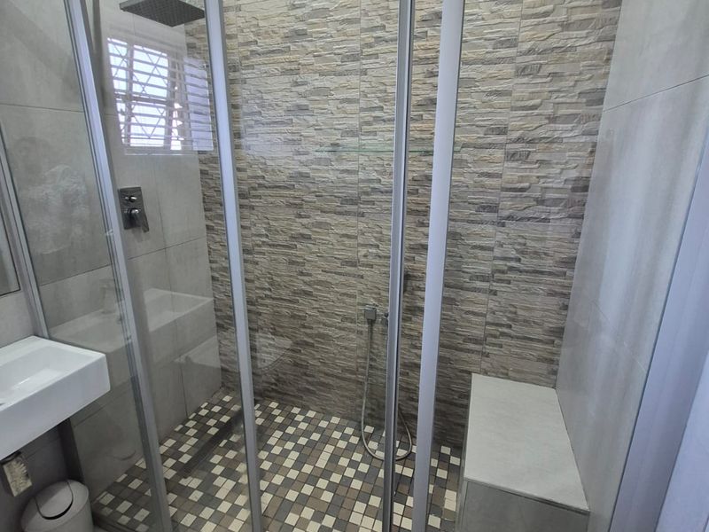 Modern And Spacious Living In Secure Brighton Beach Duplex - Photo 10