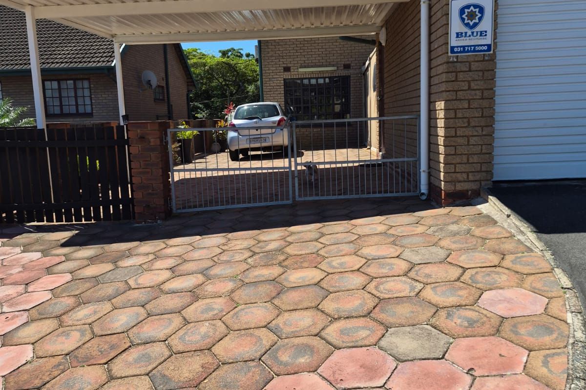 Modern And Spacious Living In Secure Brighton Beach Duplex - Photo 2