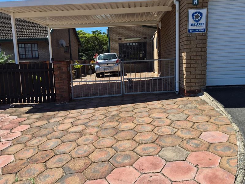 Modern And Spacious Living In Secure Brighton Beach Duplex - Photo 2