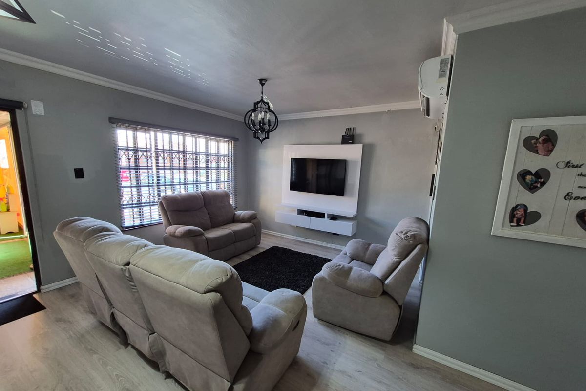 Modern And Spacious Living In Secure Brighton Beach Duplex - Photo 3