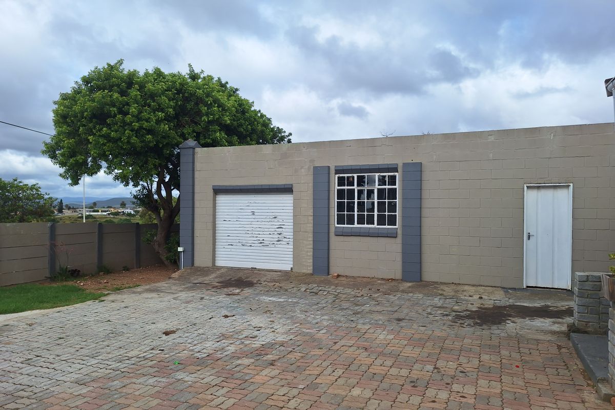 Ideal Investment House With Flat For Sale! - Photo 2