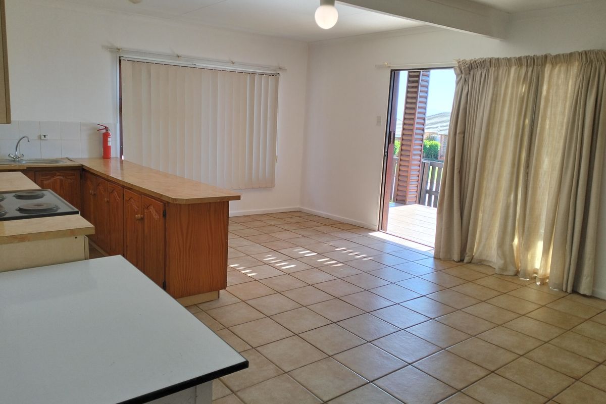 Cozy 2-Bedroom with Sea View - Photo 4