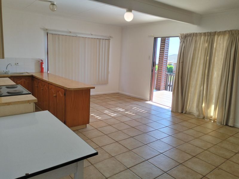 Cozy 2-Bedroom with Sea View - Photo 4