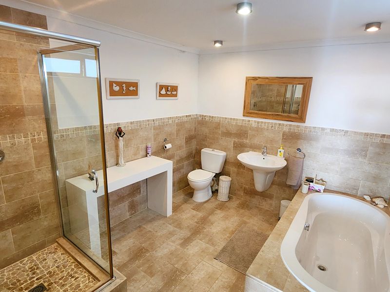 Wake Up to Breathtaking Views Every Day - Photo 5