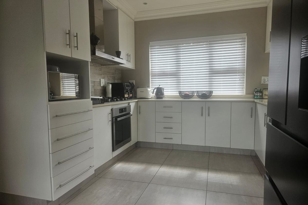 Townhouse in Clansthal, your perfect coastal retreat awaits! - Photo 3