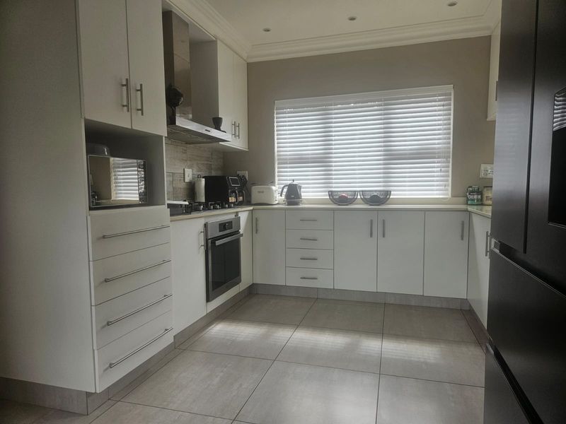 Townhouse in Clansthal, your perfect coastal retreat awaits! - Photo 3