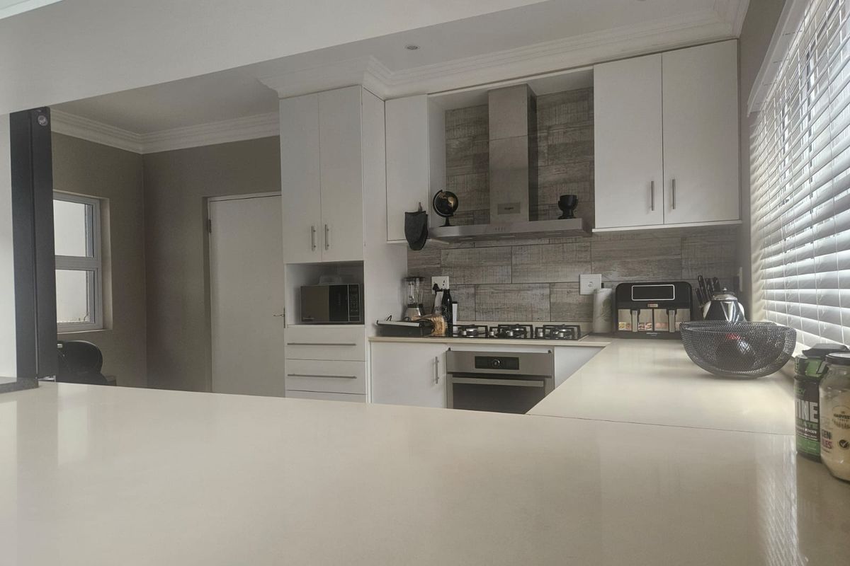 Townhouse in Clansthal, your perfect coastal retreat awaits! - Photo 2