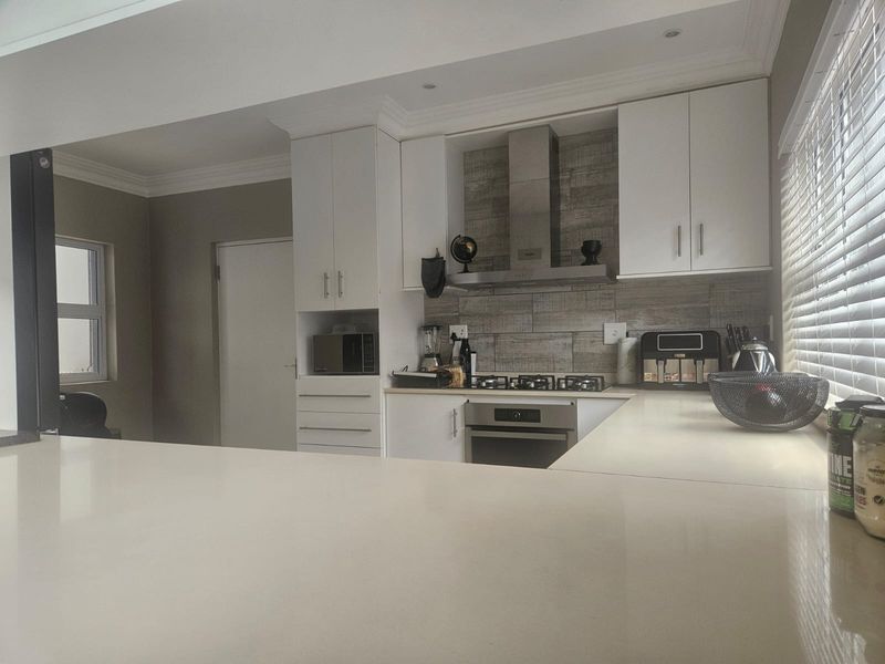 Townhouse in Clansthal, your perfect coastal retreat awaits! - Photo 2