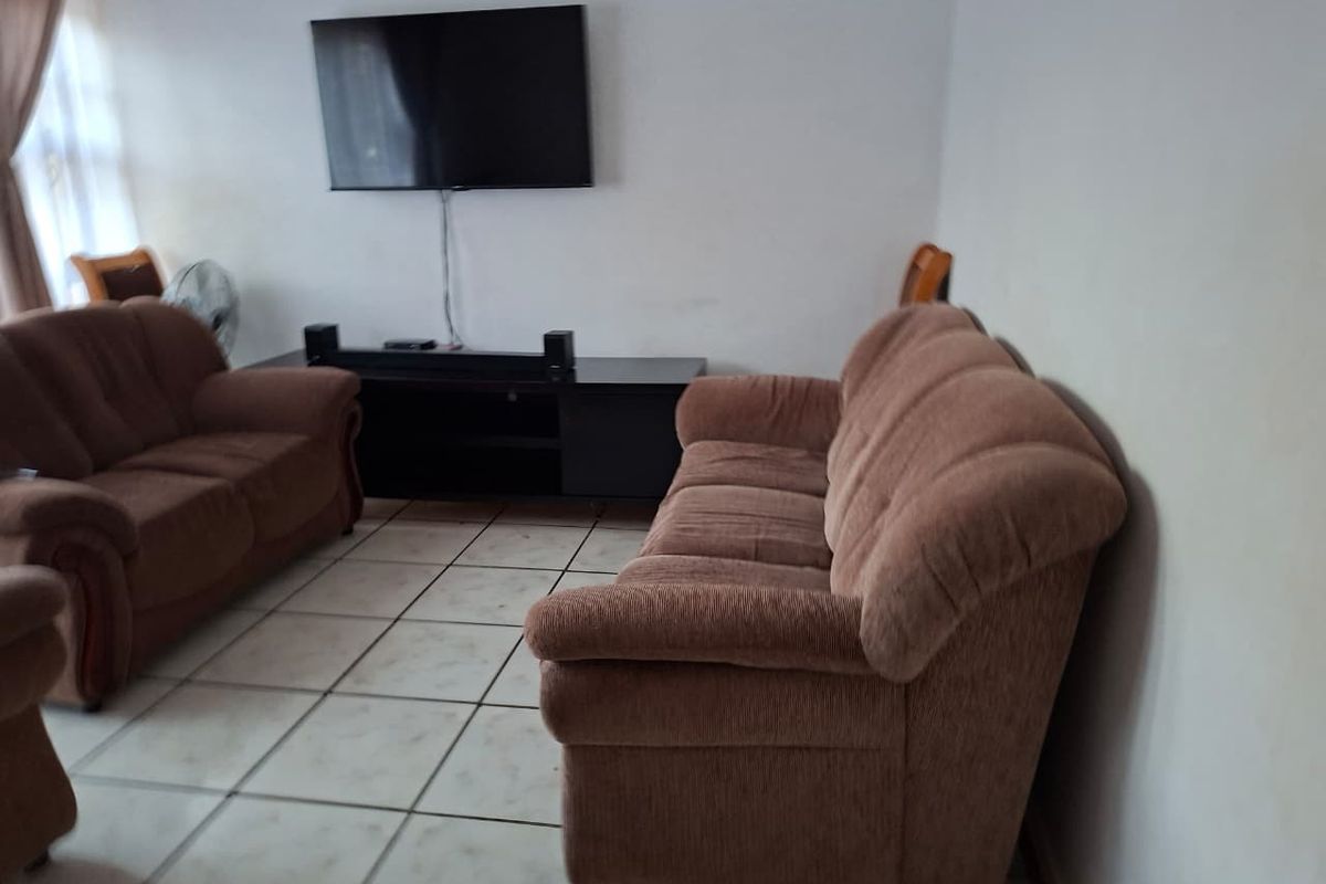 2 Bedroom Flat - Photo 2